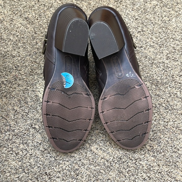 Women’s Size 7.5 M  Ankle Boots heel Bootie Brown Casual - Picture 5 of 9